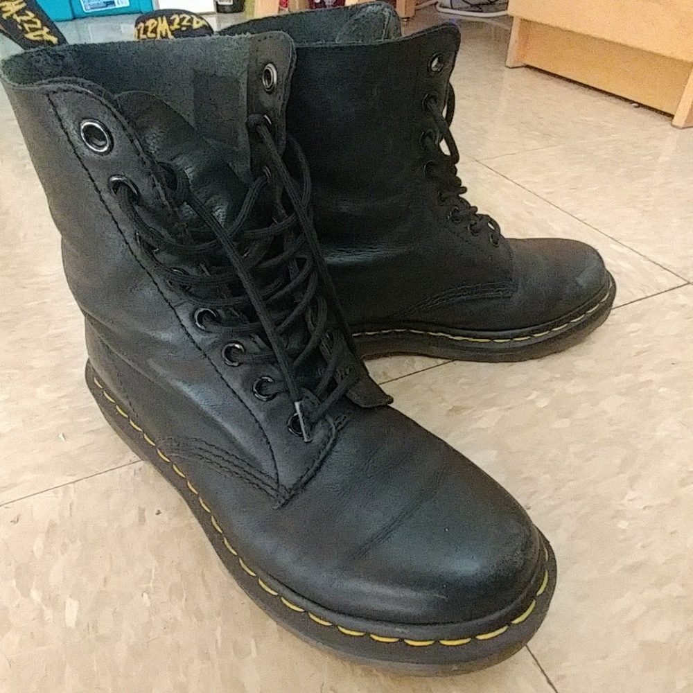 Dr. Martens Pascal Boot Leather with Shoe Care